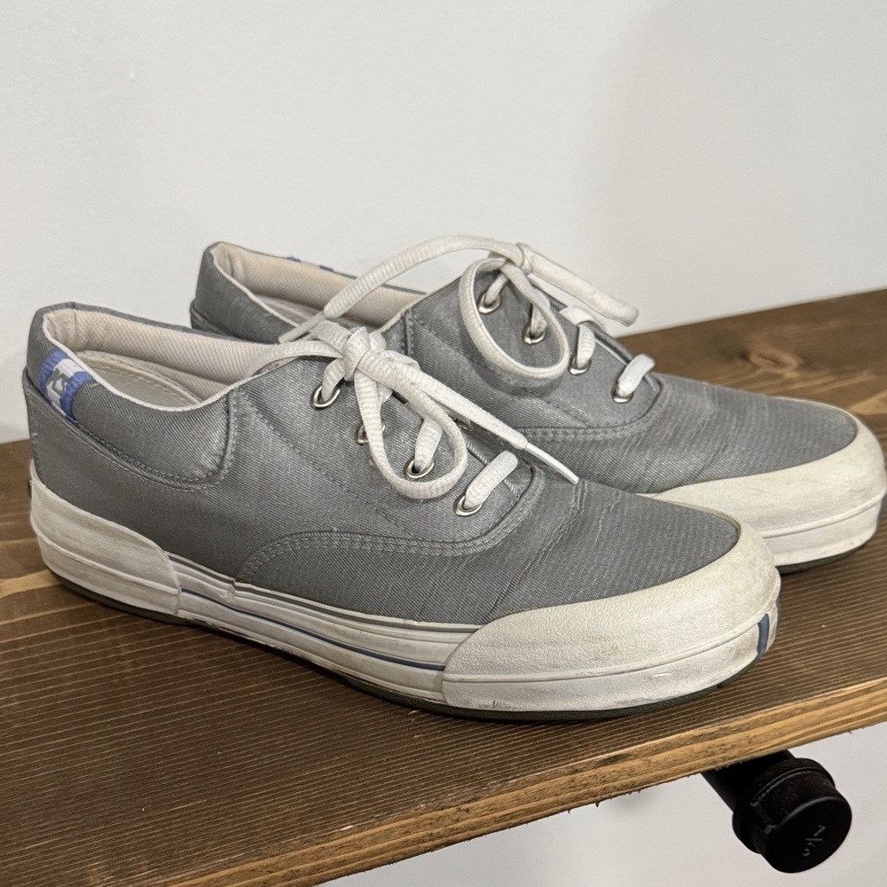 Classic Low-Top Canvas Sneakers in Gray